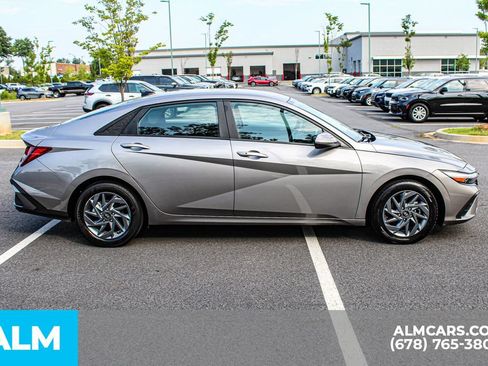 Used 2024 Hyundai Elantra SEL FWD image 7