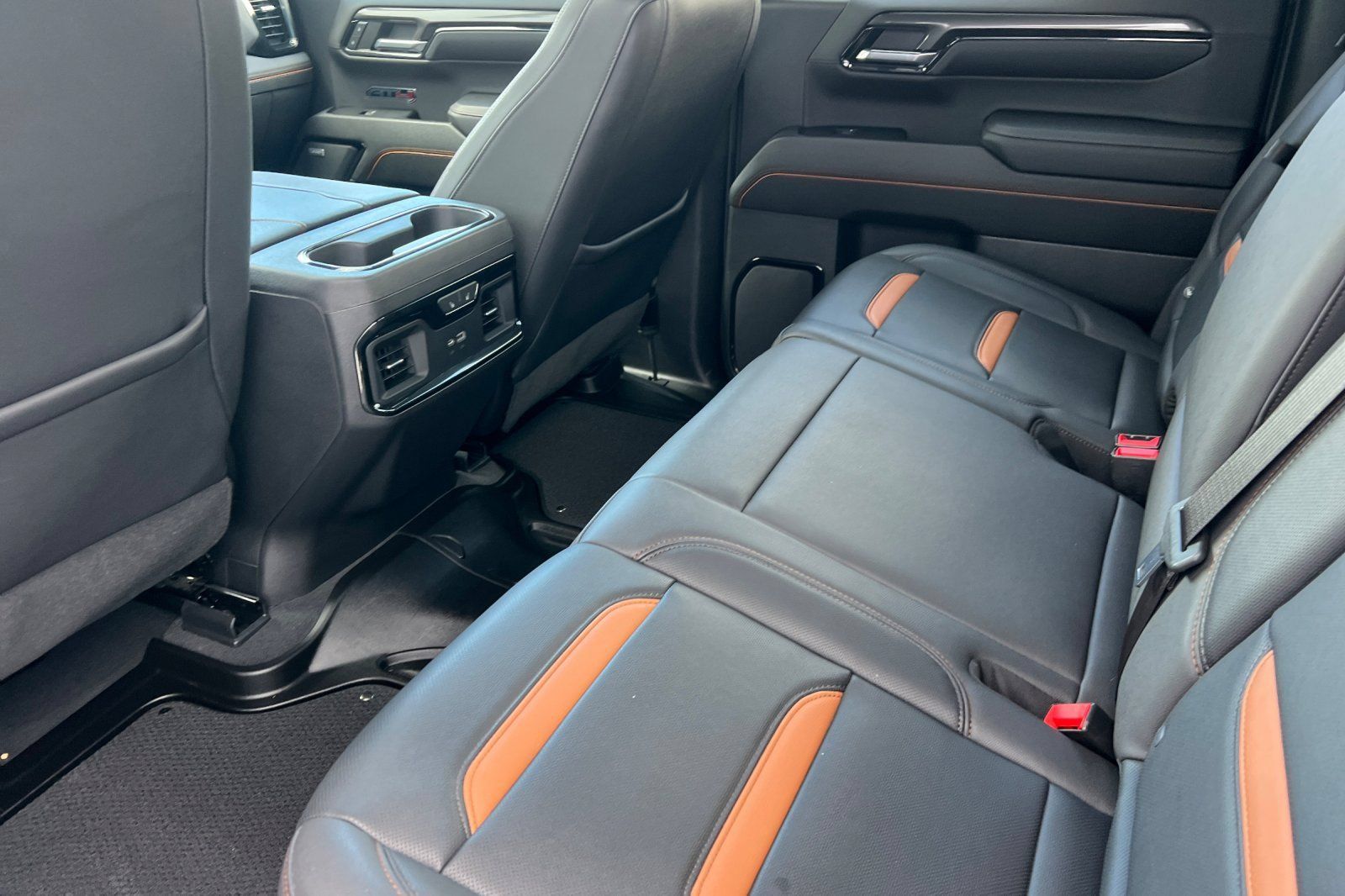 Used 2023 GMC Sierra 1500 AT4 w/ Technology Package AWD/4WD image 9