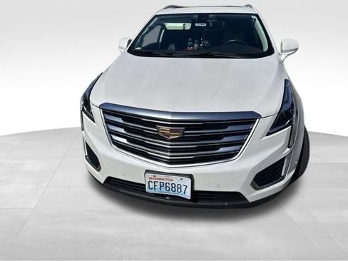 Used 2017 Cadillac XT5 Premium Luxury w/ Driver Assist Package AWD/4WD image 3