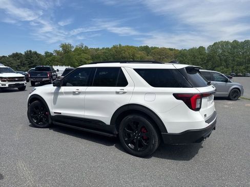 Used 2025 Ford Explorer ST AWD/4WD image 4