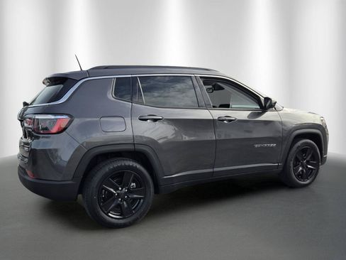Used 2022 Jeep Compass Latitude FWD image 7