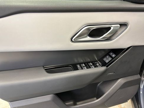 Used 2026 Land Rover Range Rover Velar S AWD/4WD image 17