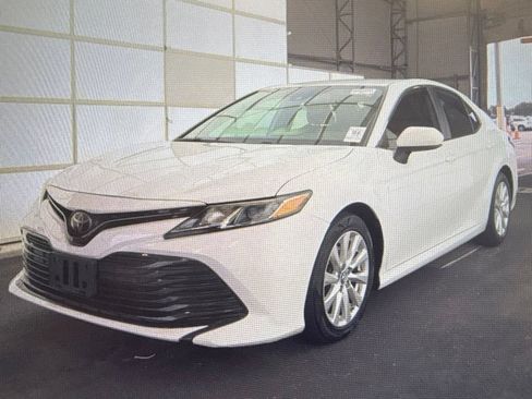 Used 2019 Toyota Camry LE FWD image 1