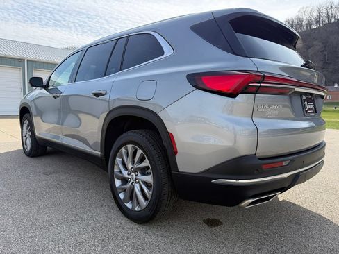 Used 2025 Buick Enclave Preferred AWD/4WD image 7