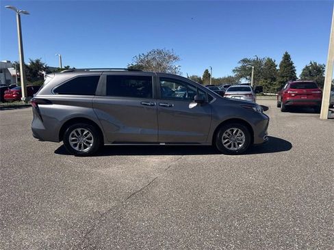 Used 2024 Toyota Sienna XLE image 2