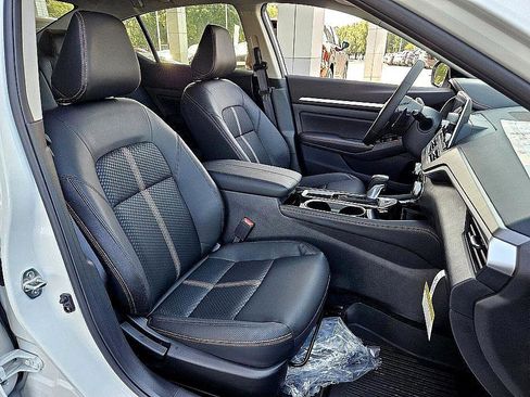 New 2025 Nissan Altima 2.5 SR image 16