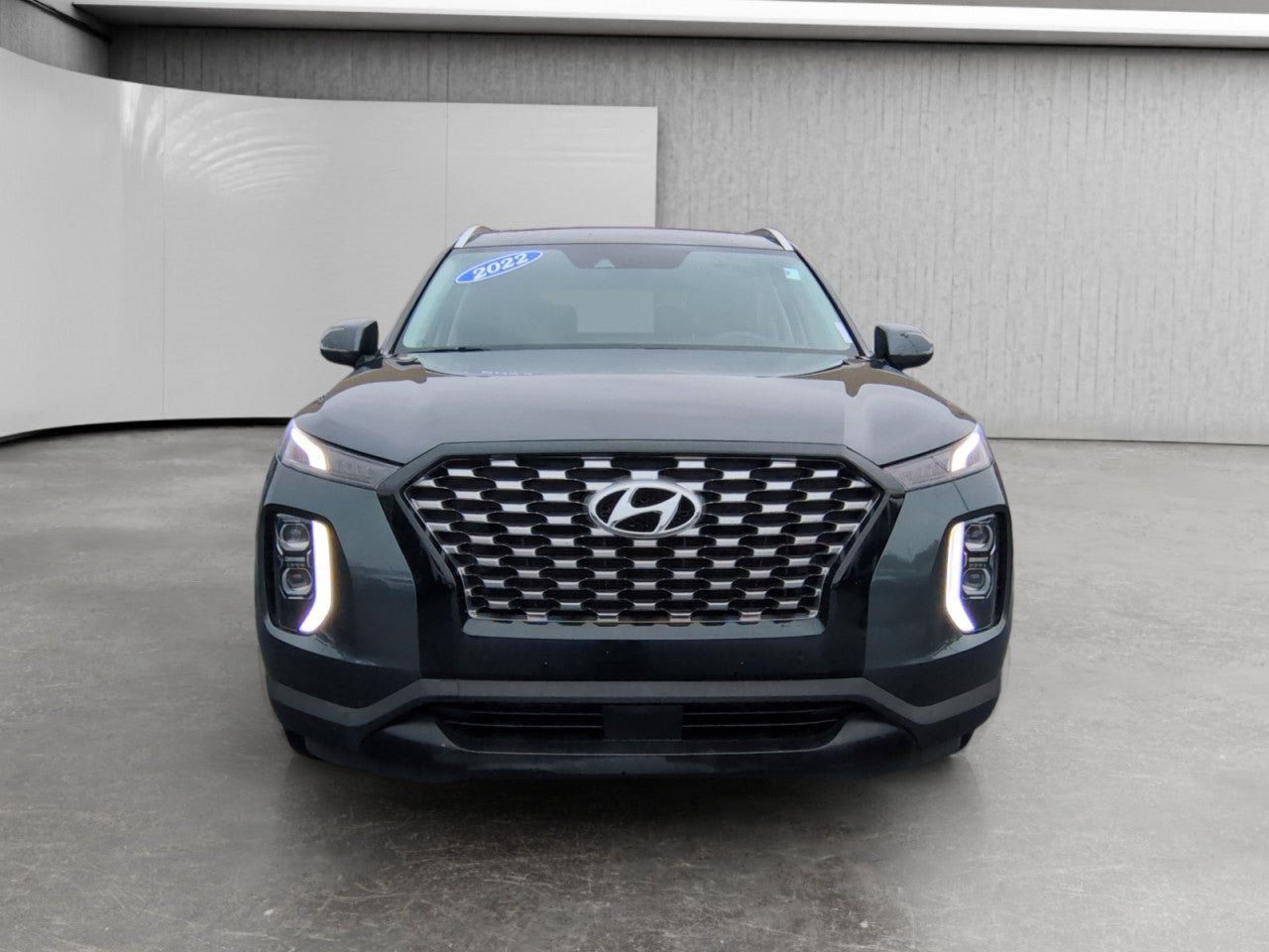 Used 2022 Hyundai Palisade SEL w/ Premium Package FWD image 2