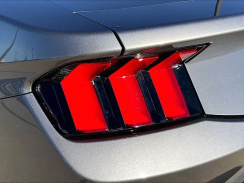 Used 2024 Ford Mustang EcoBoost image 23