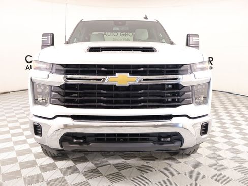 Used 2024 Chevrolet Silverado 3500 LT image 8