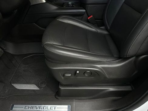 Used 2021 Chevrolet Suburban Z71 w/ Luxury Package AWD/4WD image 13