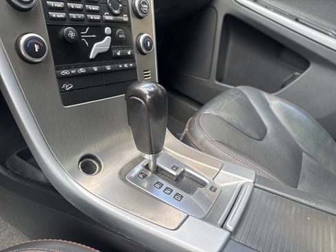 Used 2010 Volvo XC60 T6 image 21