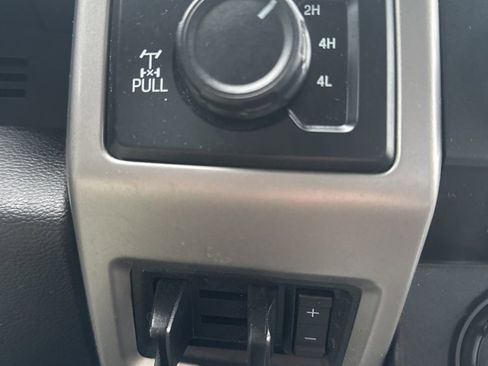 Used 2018 Ford F350 Lariat w/ Chrome Package image 19