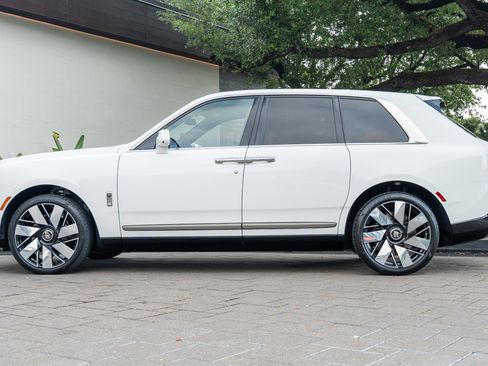 Used 2025 Rolls-Royce Cullinan image 21