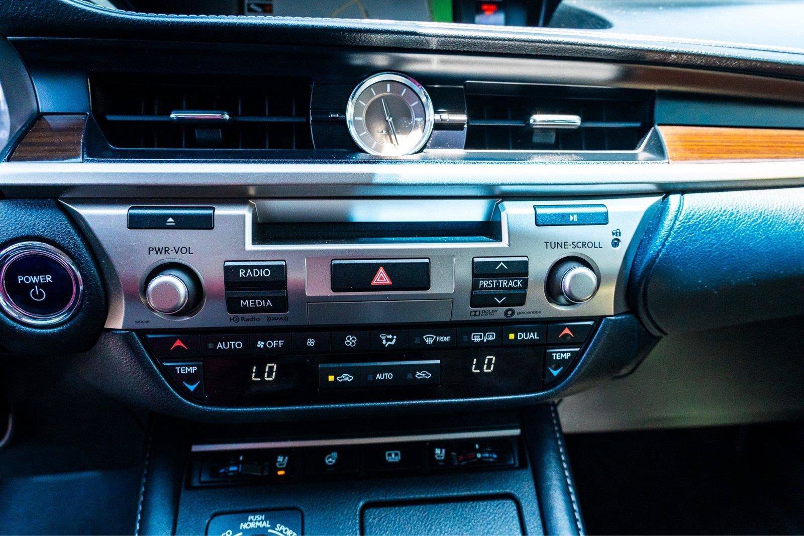 Used 2017 Lexus ES 300h w/ Luxury Package FWD image 22