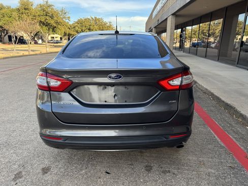 Used 2016 Ford Fusion SE image 4