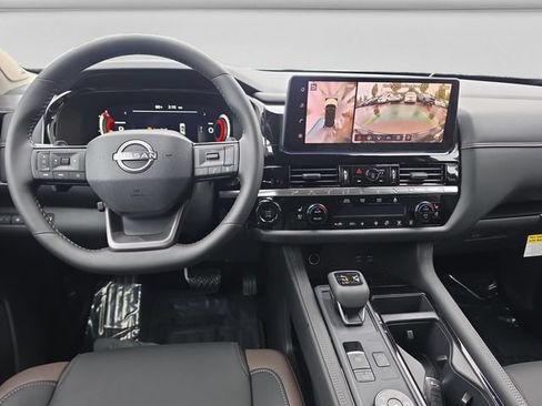 New 2026 Nissan Pathfinder Platinum AWD/4WD image 12