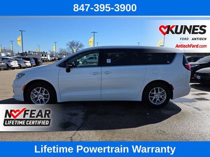 Used 2024 Chrysler Pacifica Touring-L