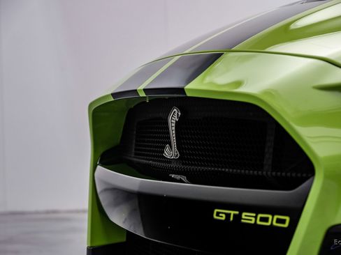 Used 2020 Ford Mustang Shelby GT500 w/ Technology Package image 38