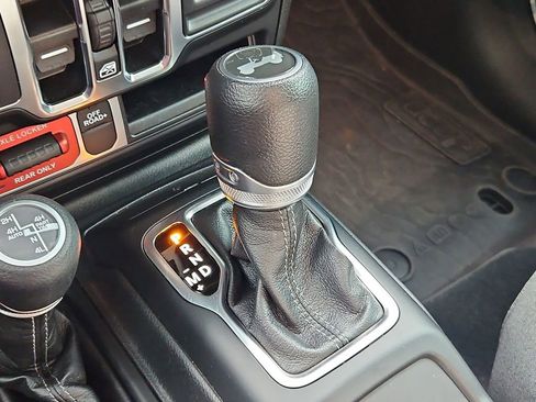 Used 2024 Jeep Wrangler Unlimited AWD/4WD image 27