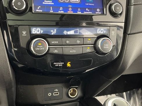 Used 2019 Nissan Rogue SV w/ Sun & Sound Touring Package FWD image 26