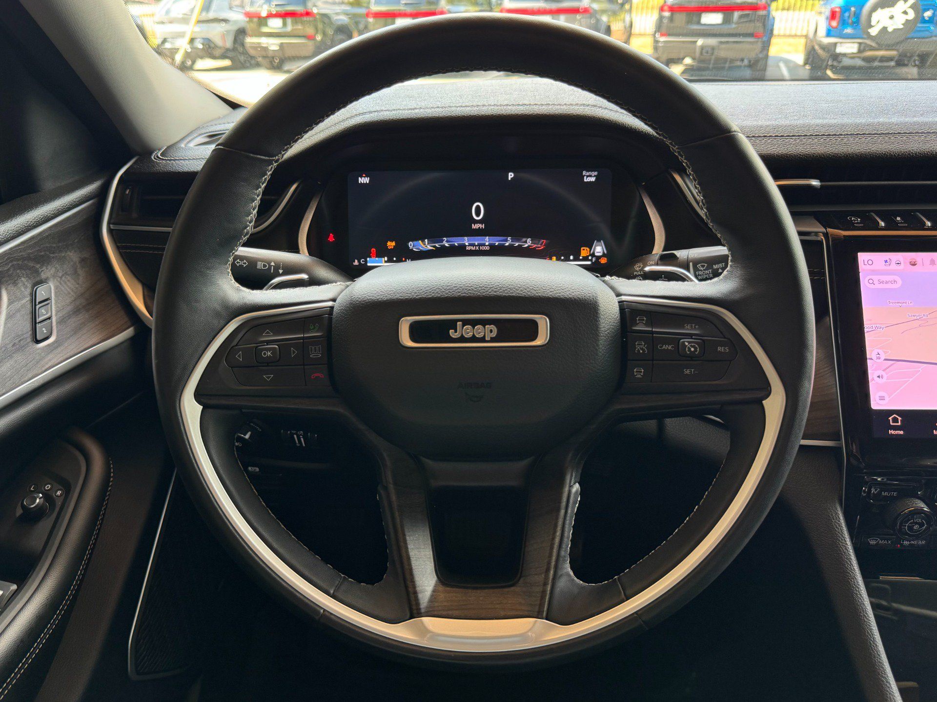 Used 2022 Jeep Grand Cherokee L Limited w/ Luxury Tech Group II AWD/4WD image 53