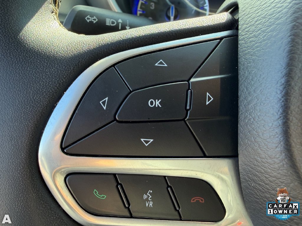 Used 2024 Chrysler Pacifica Touring-L FWD image 9