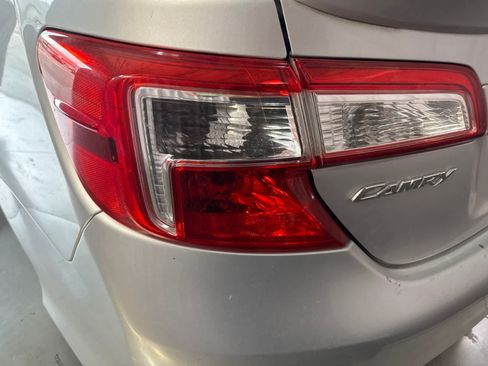 Used 2014 Toyota Camry SE FWD image 12