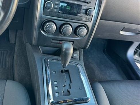 Used 2012 Dodge Challenger SXT image 22