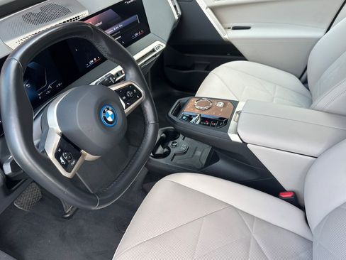 Used 2024 BMW iX xDrive50 w/ Sport Package AWD/4WD image 4