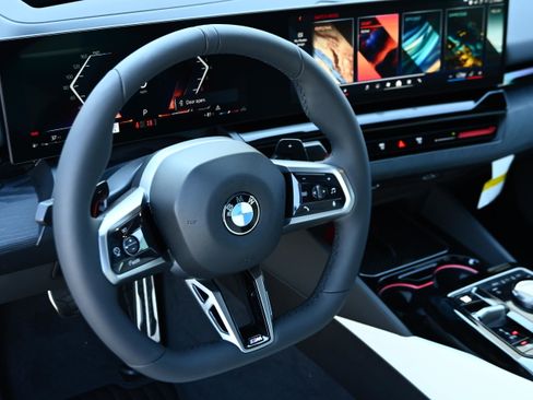 New 2026 BMW 530i xDrive w/ M Sport Package image 12