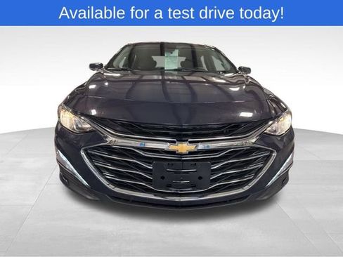 Used 2025 Chevrolet Malibu LT image 3