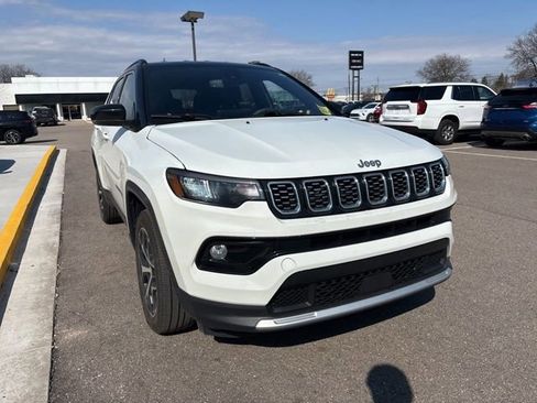 Used 2024 Jeep Compass Limited image 4