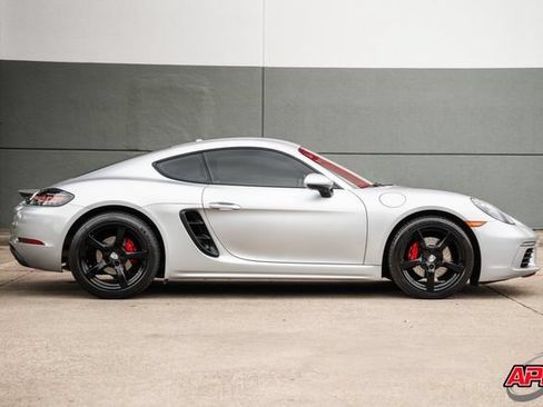Used 2017 Porsche 718 Cayman RWD image 12