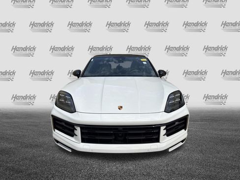 Used 2024 Porsche Cayenne S AWD/4WD image 3