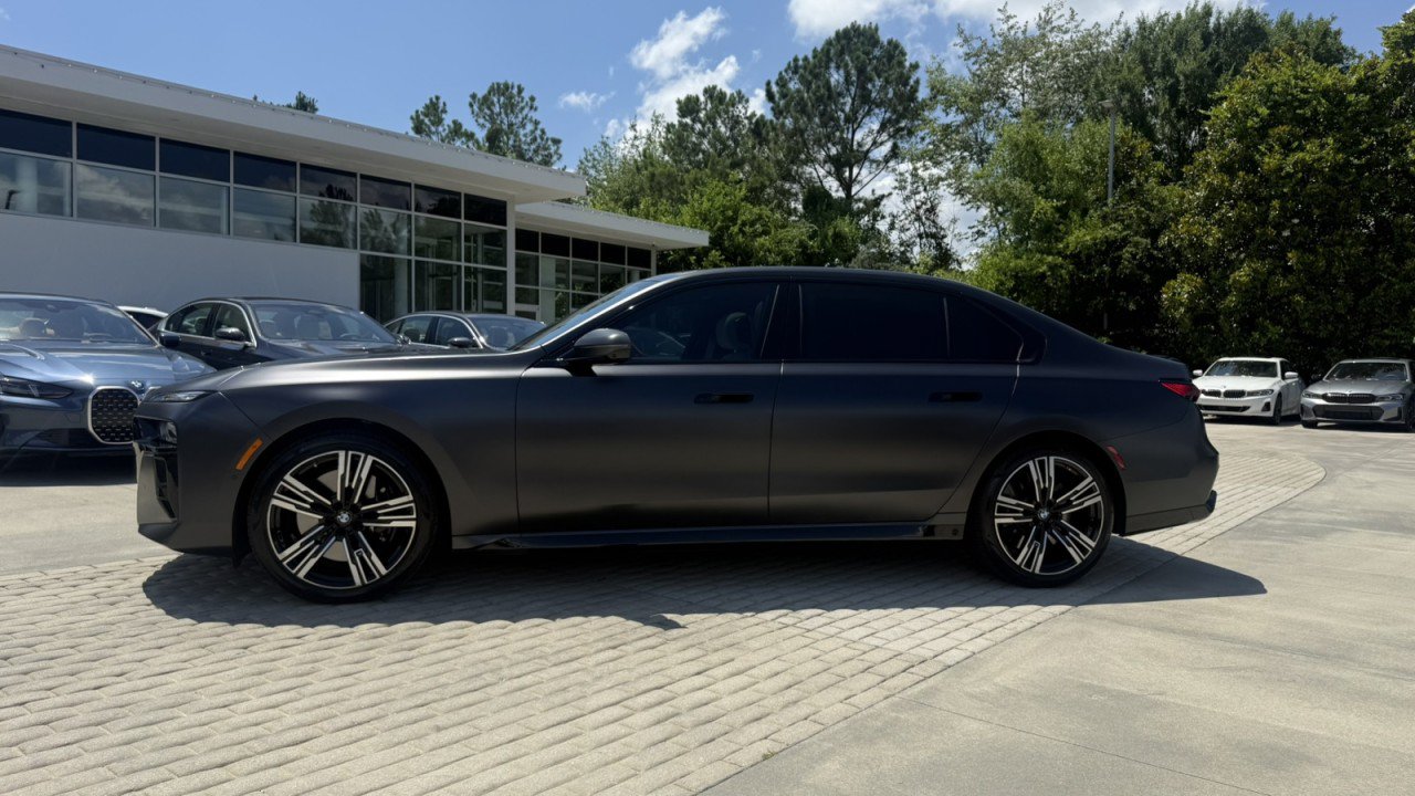 Used 2023 BMW 760i xDrive w/ Executive Package AWD/4WD image 3