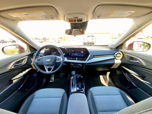 New 2025 Chevrolet Trax LT w/ Driver Confidence Package image 30