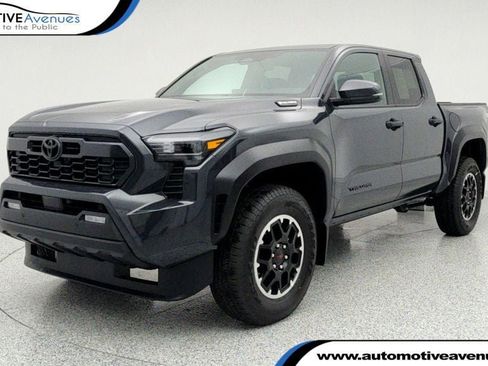 Used 2025 Toyota Tacoma TRD Sport image 1
