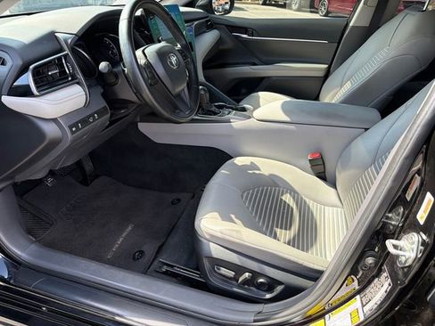 Used 2022 Toyota Camry SE image 9