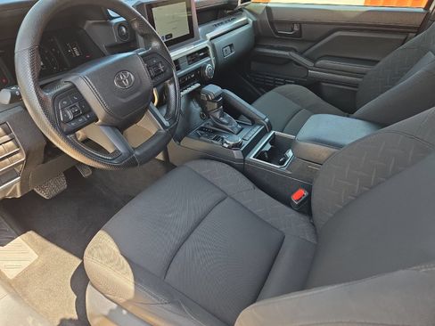 Certified 2025 Toyota Tacoma SR5 AWD/4WD image 9