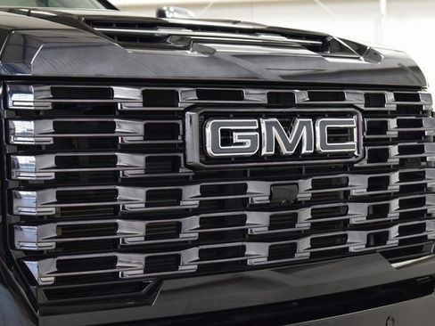 Used 2024 GMC Sierra 2500 Denali Ultimate w/ Max Trailering Package image 9