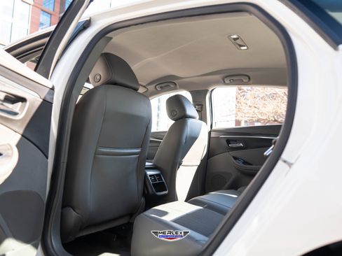 Used 2015 Chevrolet Impala LT w/ Convenience Package image 21