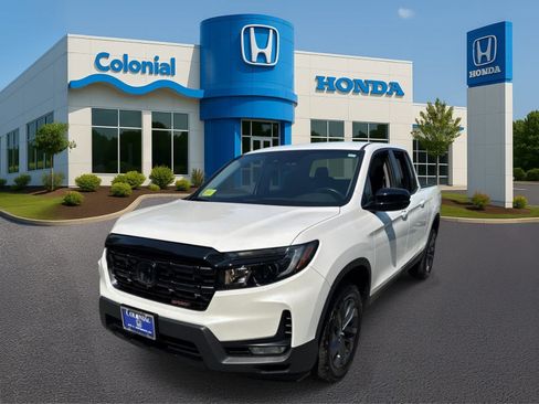 Used 2025 Honda Ridgeline Sport image 2