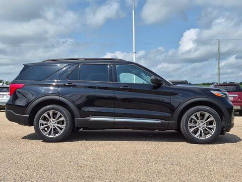 Certified 2023 Ford Explorer XLT w/ Equipment Group 202A AWD/4WD image 2