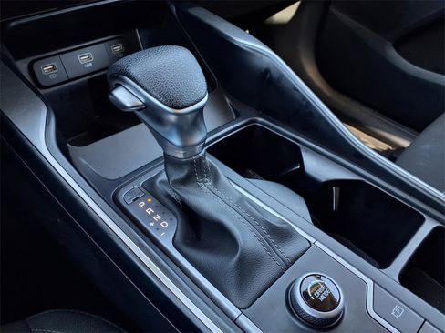 Used 2023 Kia Sorento LX image 18