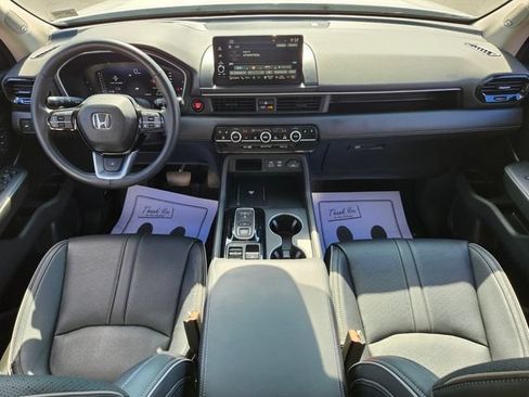 Used 2025 Honda Pilot Elite image 18