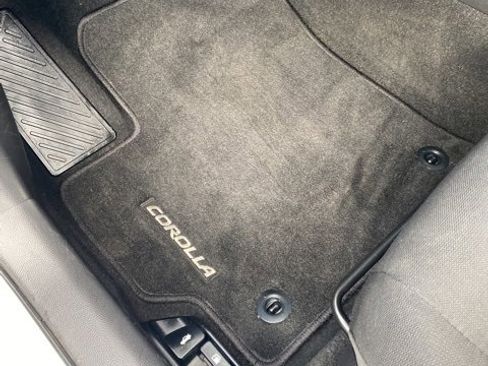 Used 2022 Toyota Corolla LE image 12