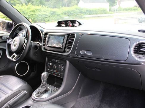 Used 2012 Volkswagen Beetle 2.0T FWD image 39