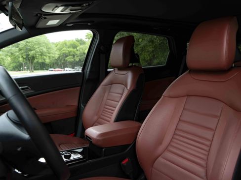 Used 2025 Kia Sportage SX image 17