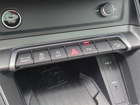 Used 2023 Audi Q3 2.0T Premium Plus image 32