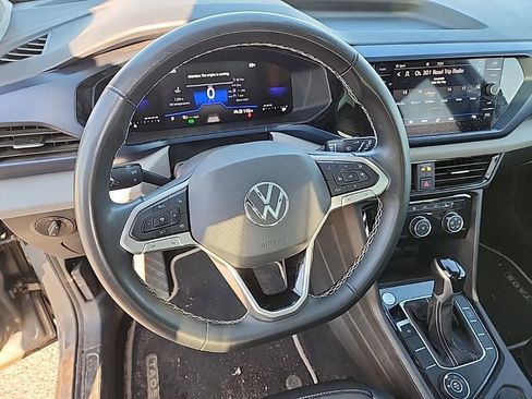 Used 2023 Volkswagen Taos SE w/ Panoramic Sunroof Package AWD/4WD image 9
